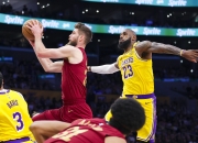 开云体育下载-关于湖人终结奇才连胜，詹姆斯全方位表现助球队成功的信息