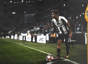 开云体育直播-赛道上的交响诗，特奥的进攻艺术与F1年度争冠之夜