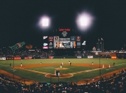 开云体育中国官网-赛道与球场，F1街道赛的极限缠斗与快船对公牛的全面压制