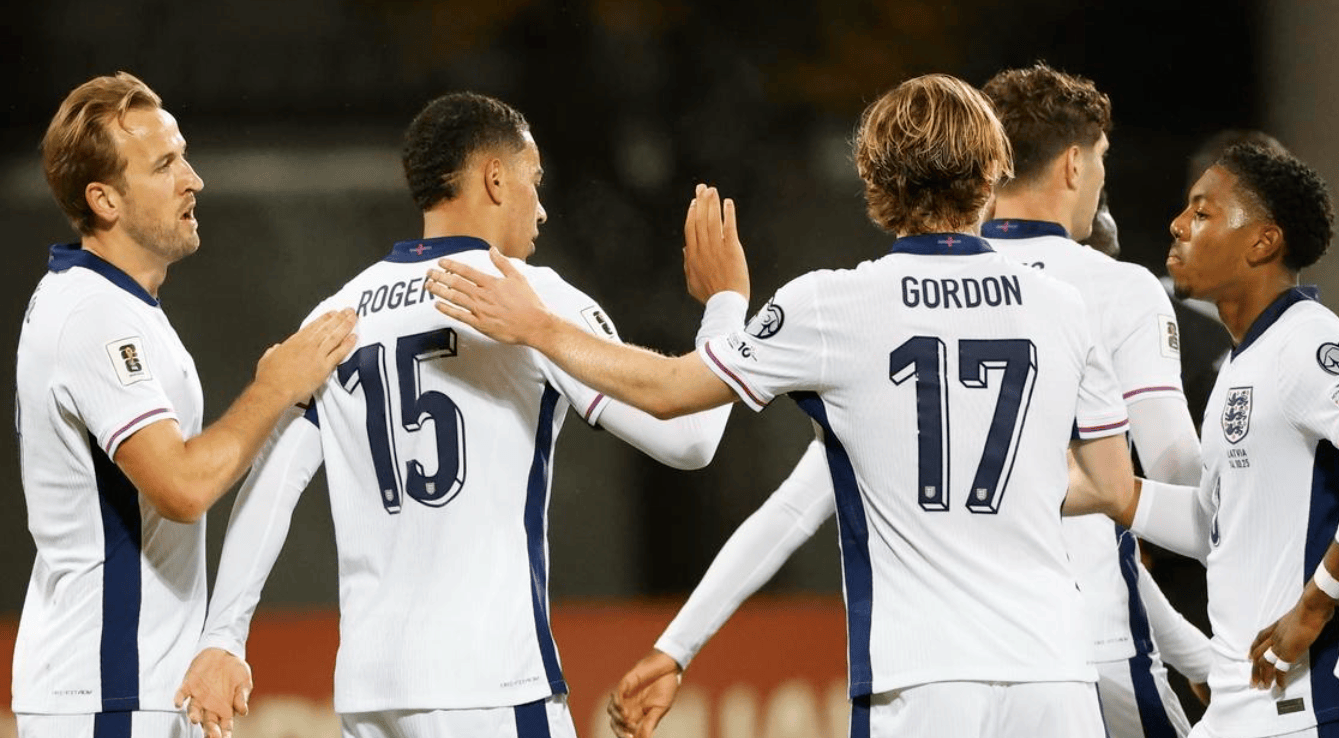 包含加拿大强势英格兰，哈里·凯恩统治全场的词条