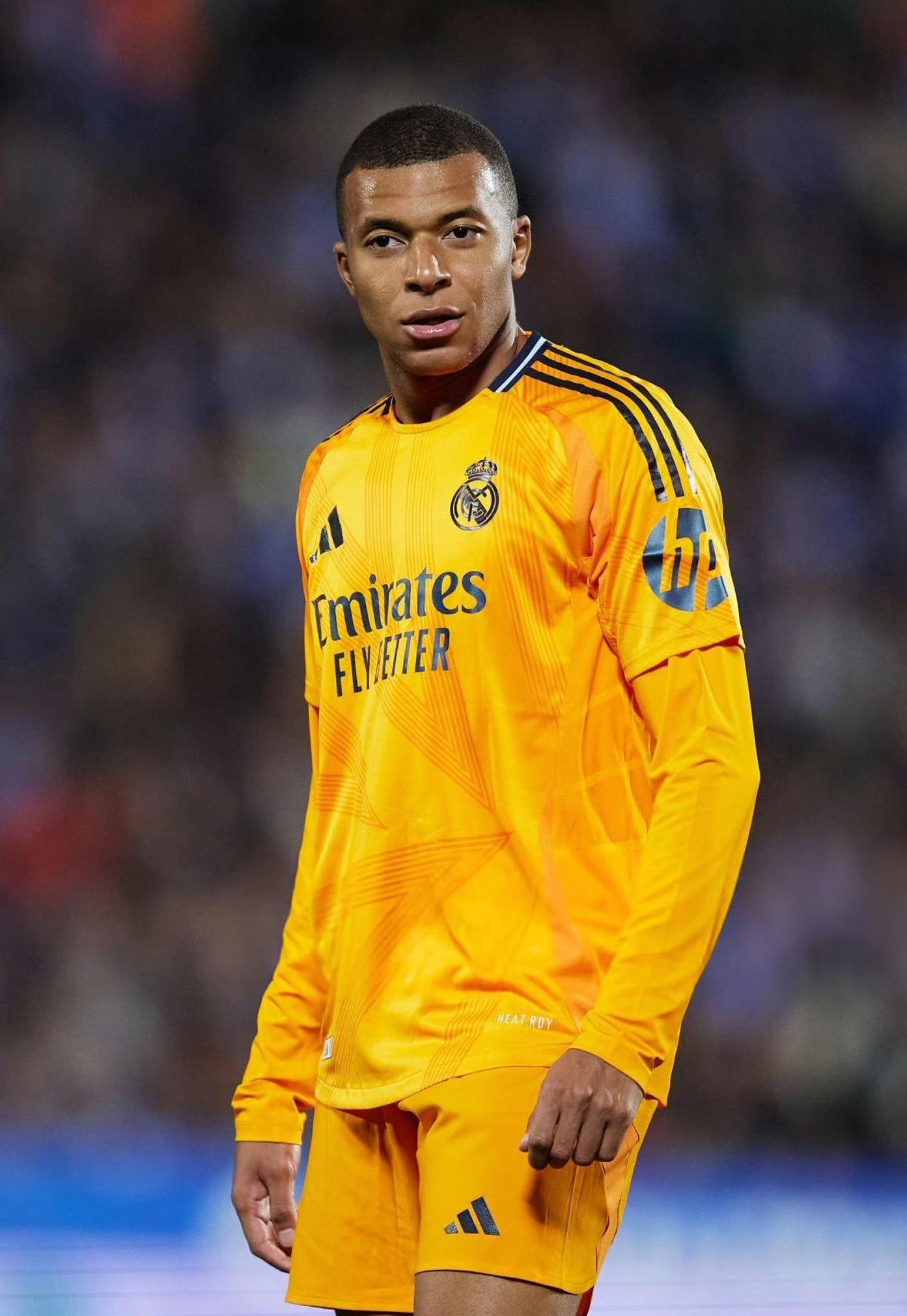 包含莱加内斯客场遭卡迪斯逼平，三连败状态延续的词条