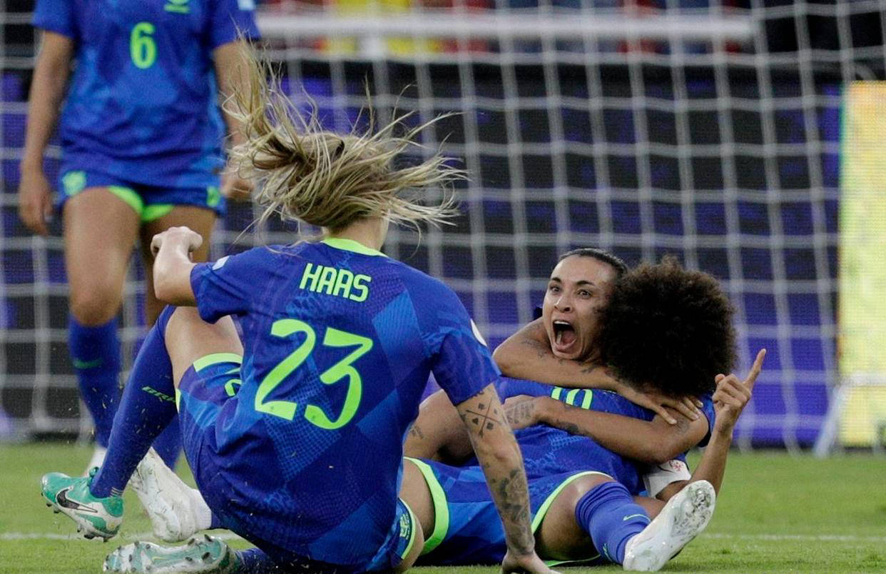 巴西女足新战术冲击国际赛事 巴西女足新战术冲击国际赛事