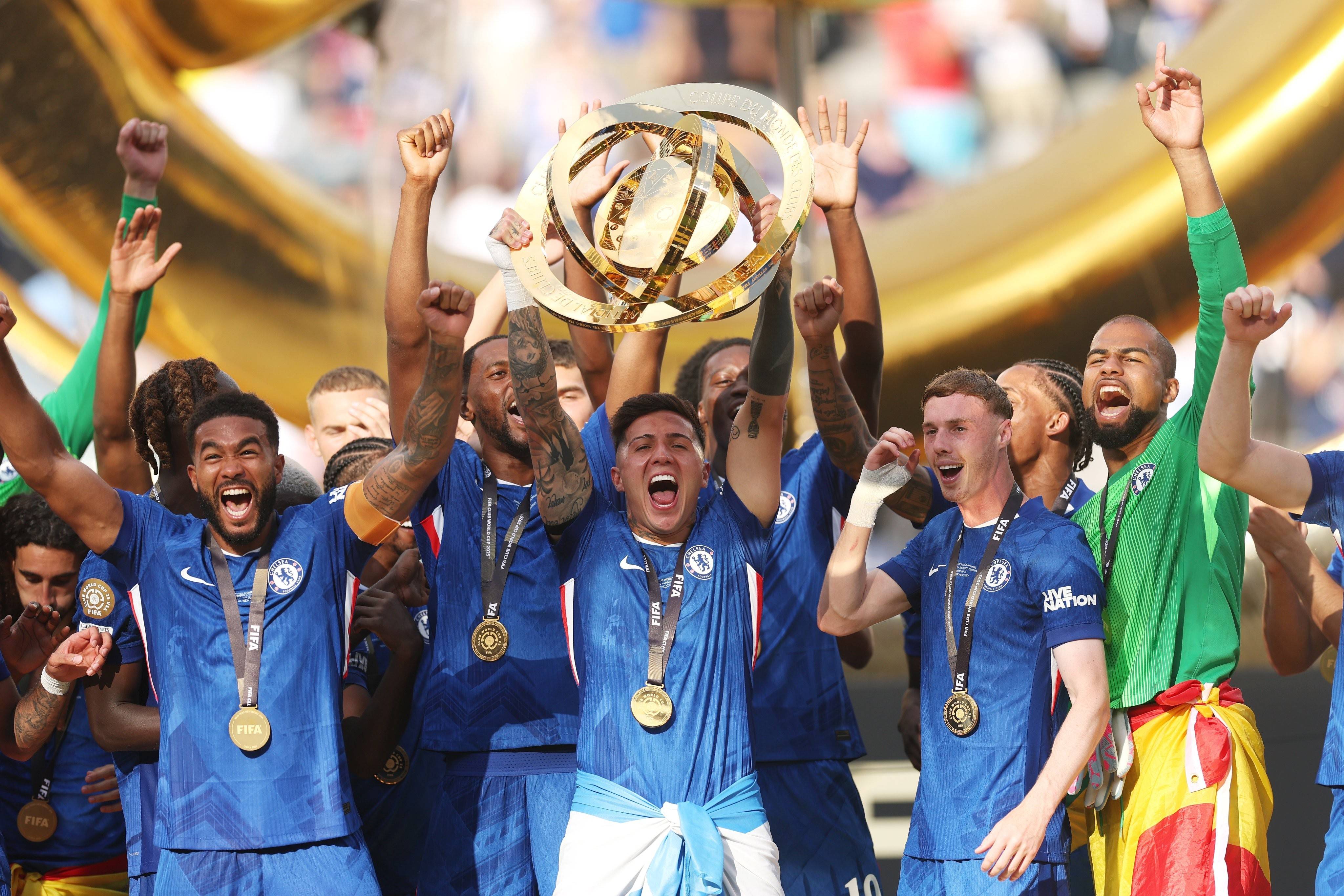 切尔西主场失利,英超前四排名再次上演角逐 切尔西主场失利,英超前四排名再次上演角逐