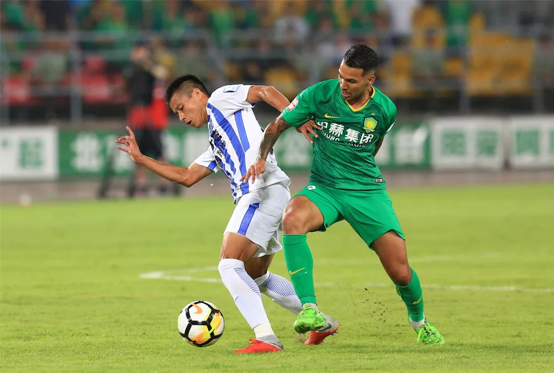 关于广州富力遭遇连败，球迷担忧球队前景的信息