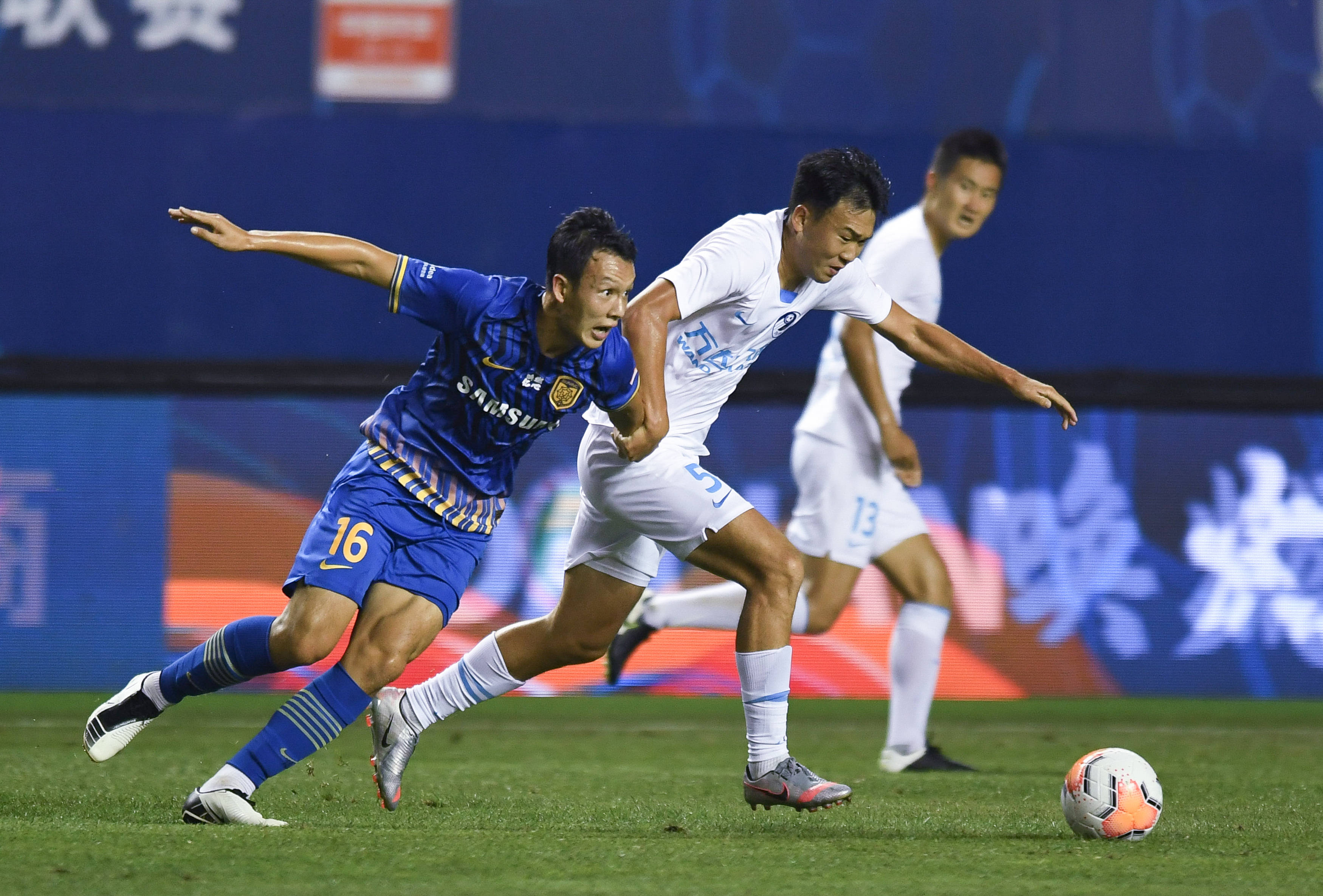 苏宁球员备战，决心全力以赴争夺胜利的简单介绍