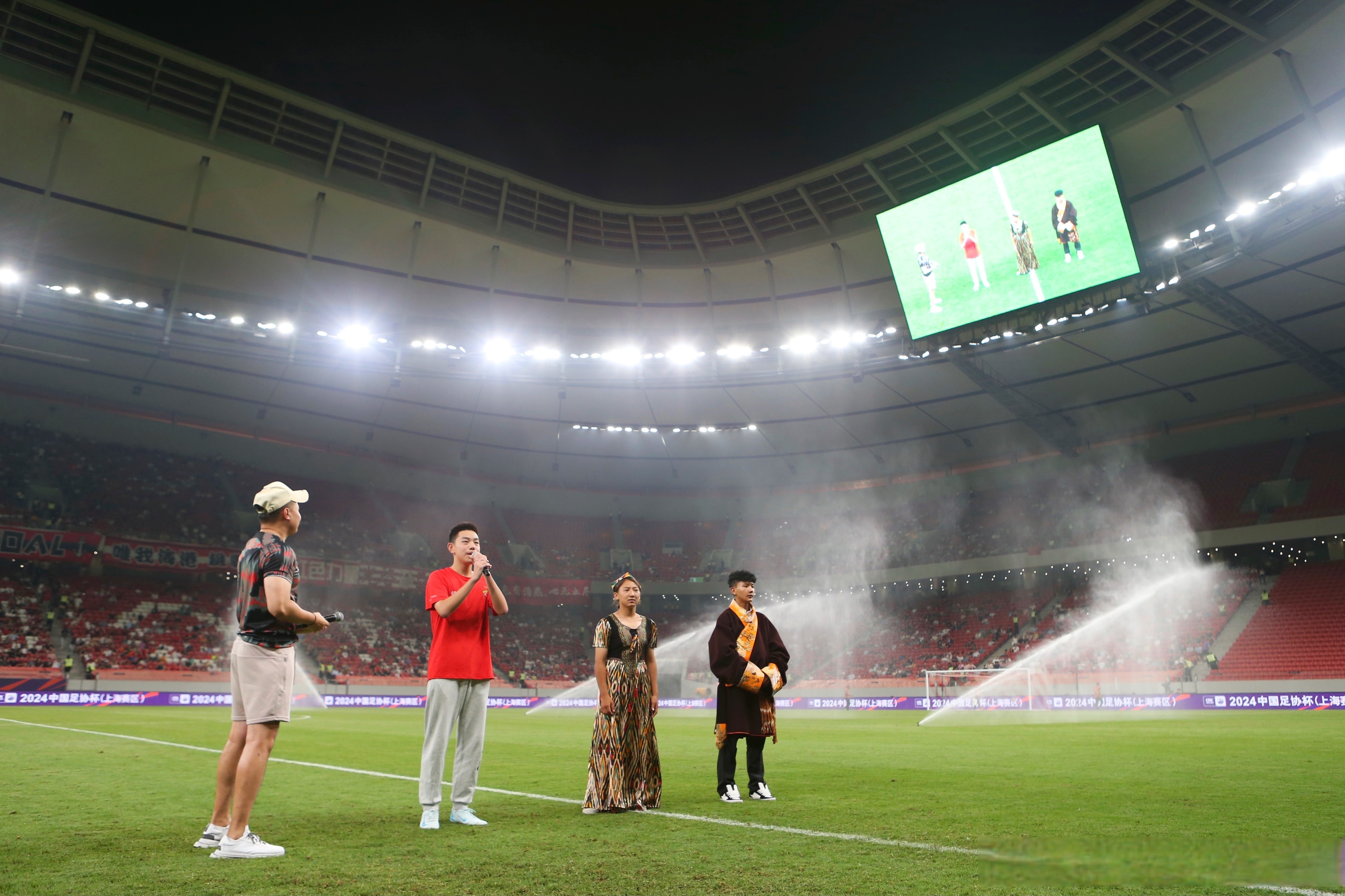 包含沸腾的球迷,燃烧的激情,劲战正酣的词条 包含沸腾的球迷,燃烧的激情,劲战正酣的词条