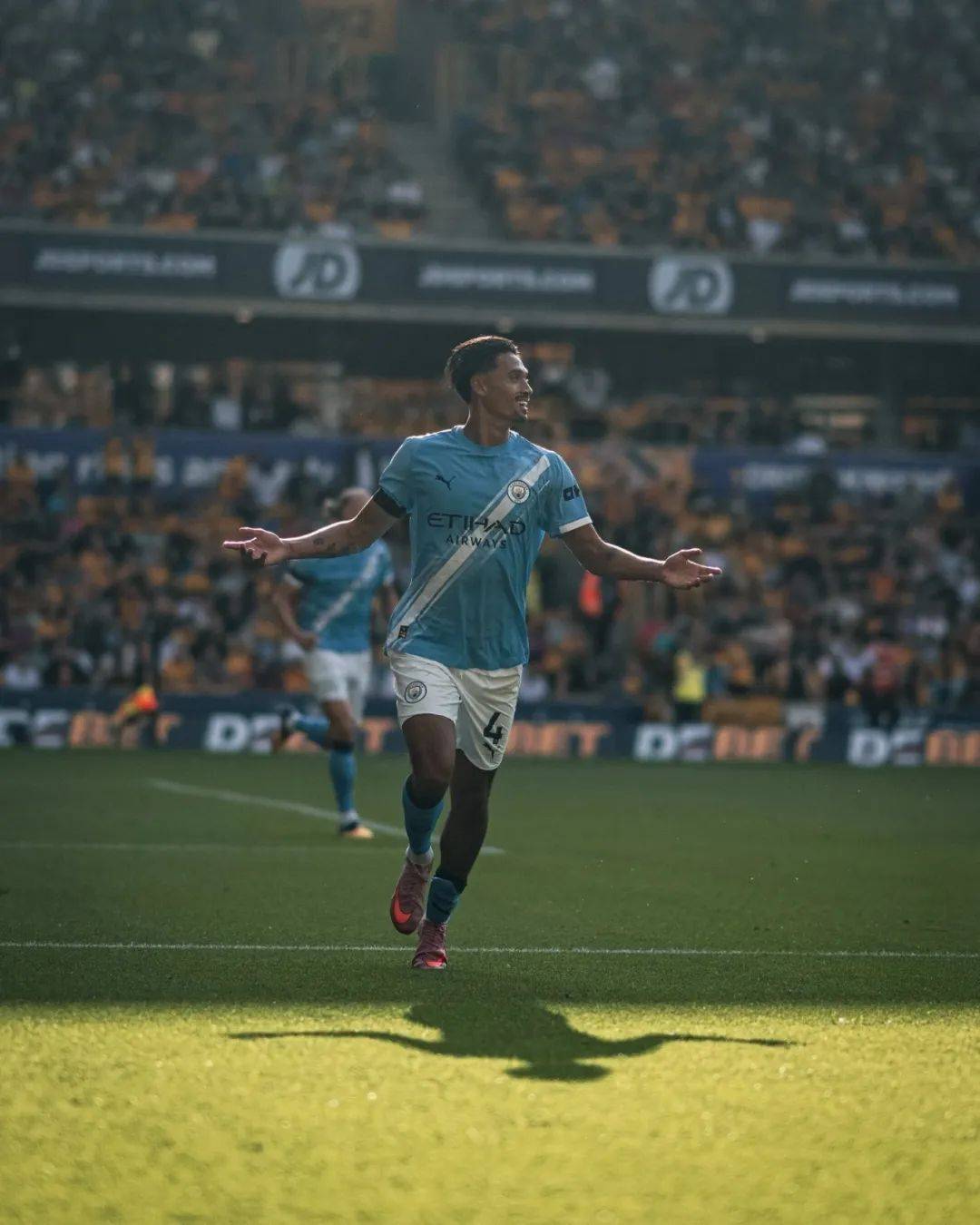 包含曼彻斯特女足令人眼前一亮，继续征战疾风的词条