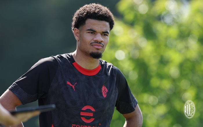 AC米兰新援风光出场,表现抢眼 AC米兰新援风光出场,表现抢眼