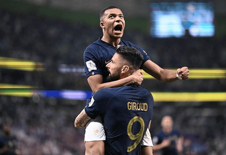 包含法国队完胜德国队，黄鸭组合关键制胜的词条