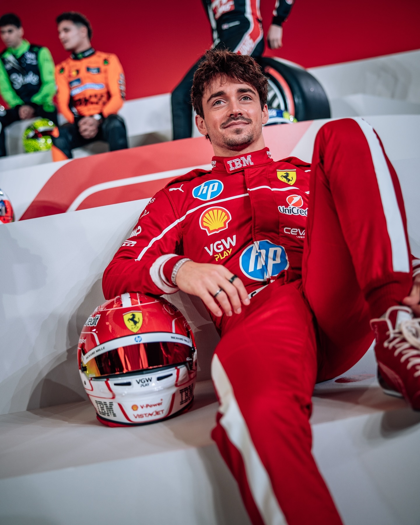 关于梅赛德斯鏖战红牛二队，勒克莱尔点燃赛场的信息