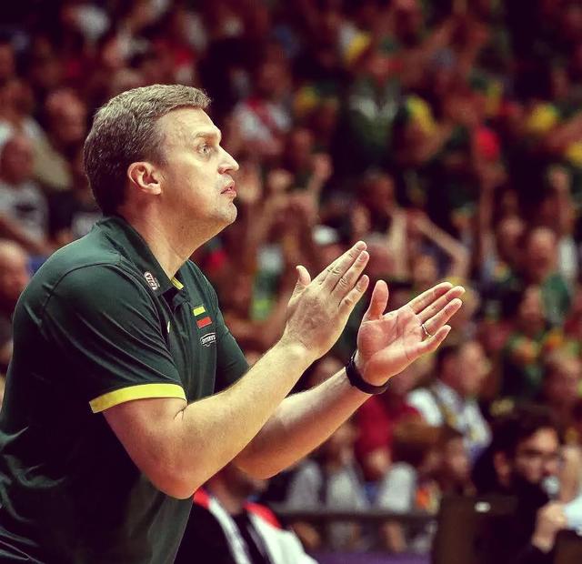 热火B队横扫立陶宛男篮，莫里斯送出助攻