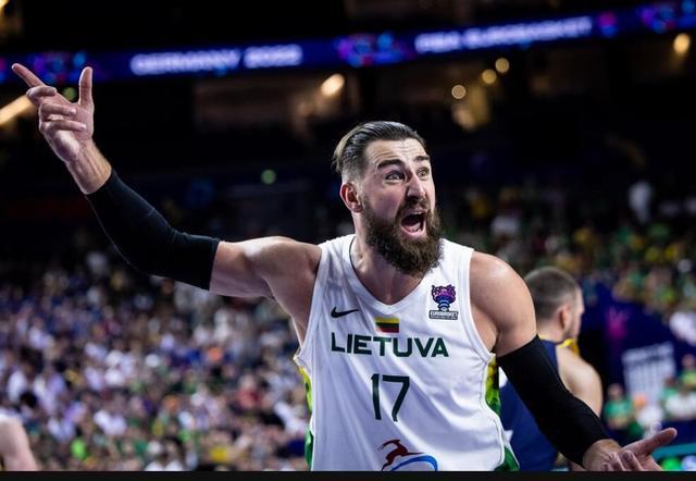 热火B队横扫立陶宛男篮，莫里斯送出助攻