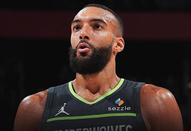 湖人B队逆转雄鹿，戈贝尔送出助攻