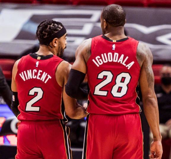 加拿大男篮完胜热火B队，福克斯三分雨点燃全场的简单介绍