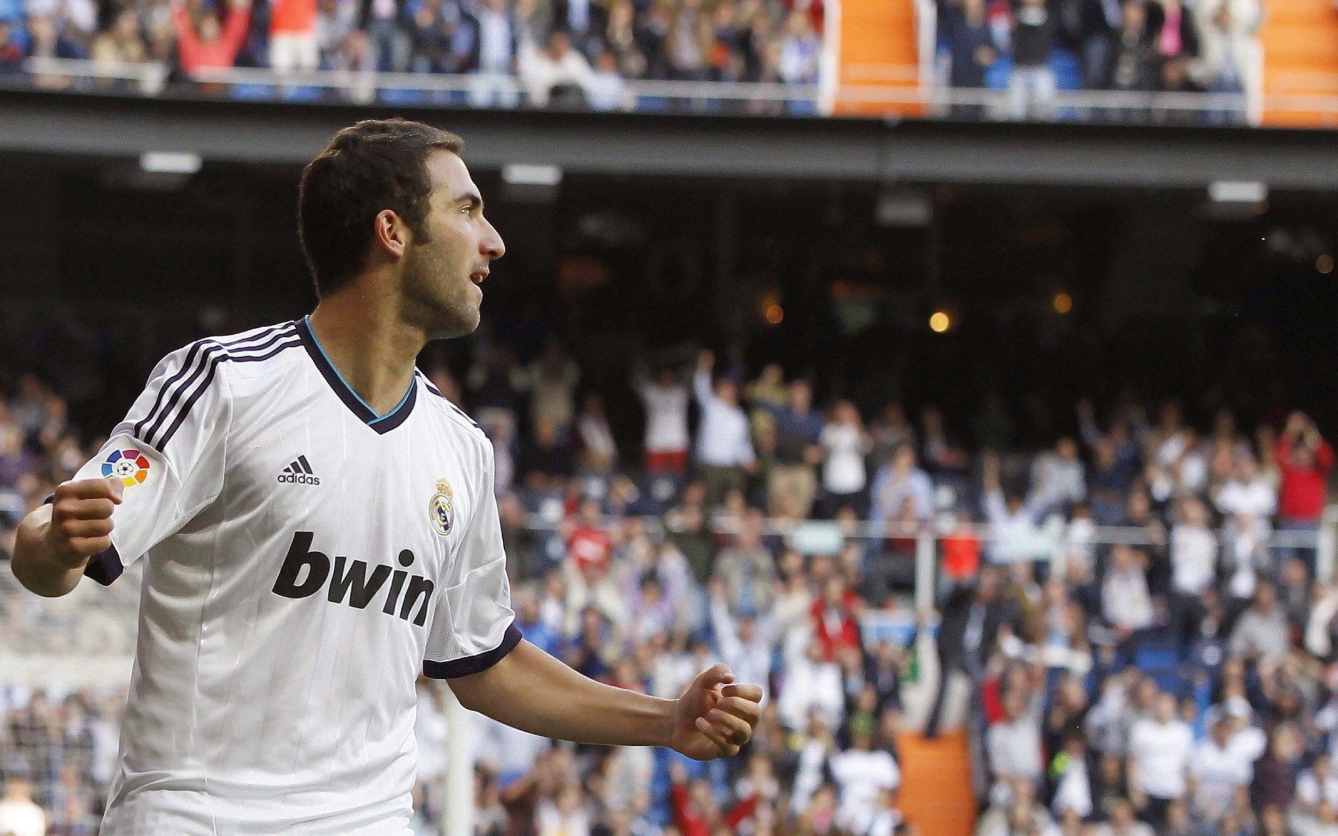 赛道与绿茵，F1年度争冠焦点战与皇马翻盘佛罗伦萨的双重启示