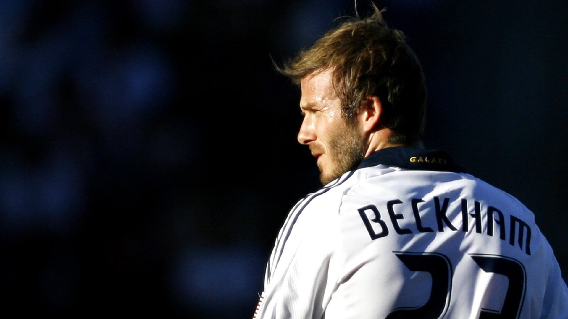 当潘帕斯雄鹰鏖战红魔，萨拉赫的火焰如何照亮绿茵传奇